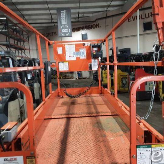 2016 JLG 3246ES