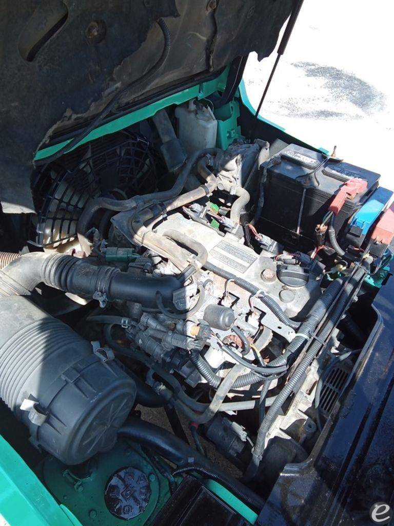 2015 Mitsubishi FG30N