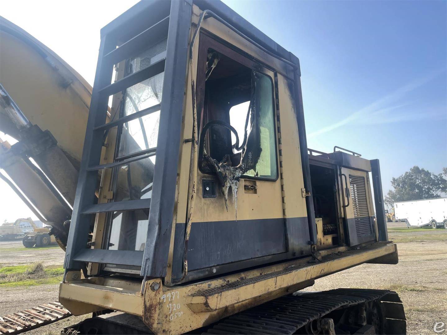 1990 Cat 225D LC