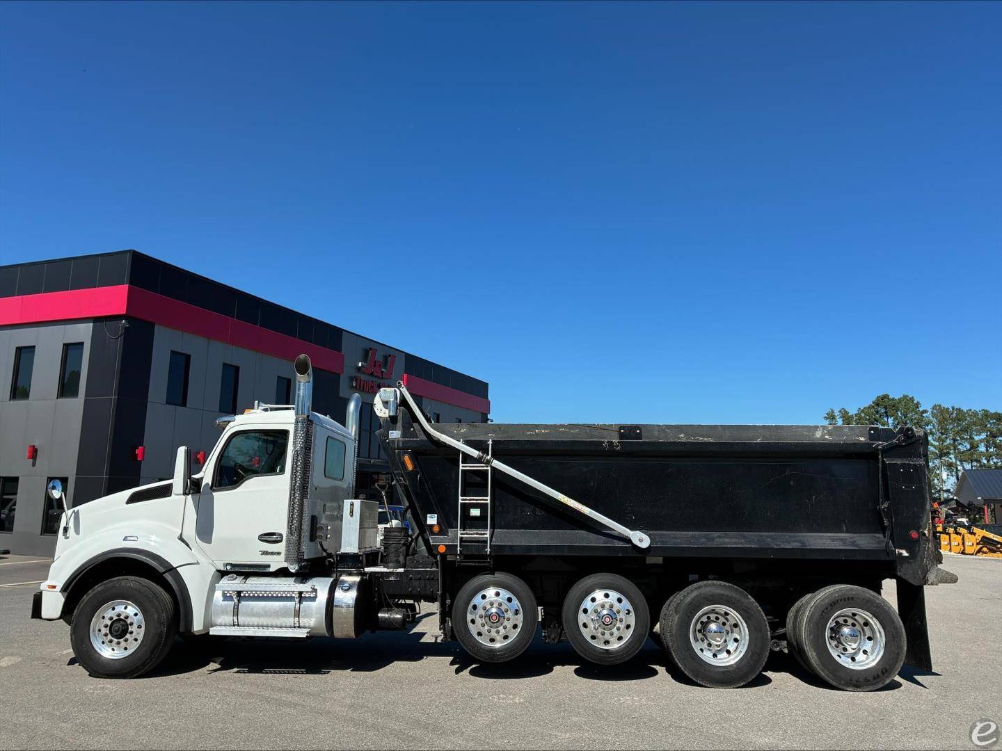 2023 Kenworth T880