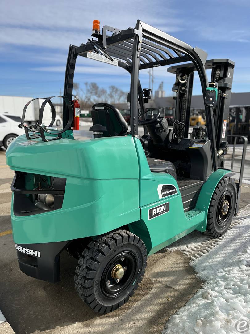 2025 Mitsubishi FG40N1