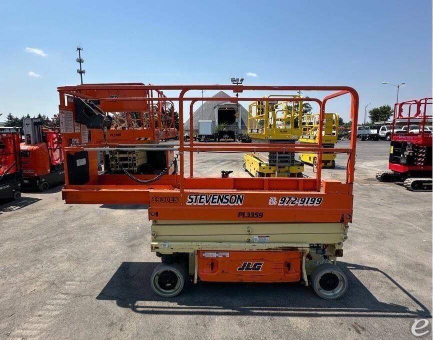 2017 JLG 1930ES