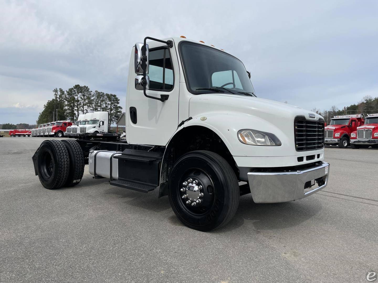 2014 Freightliner BUSINESS CLASS M2 106