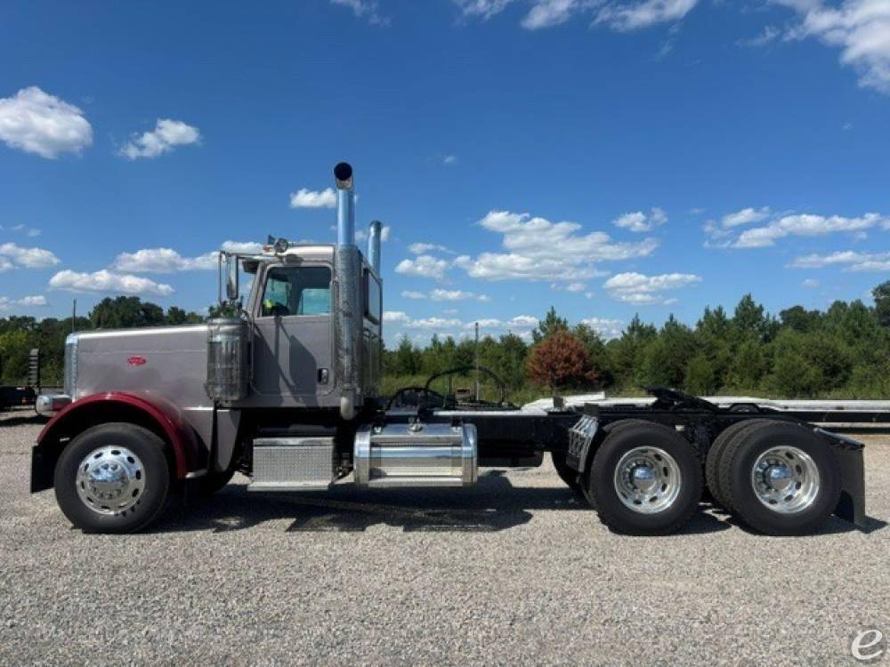 2015 Peterbilt 389