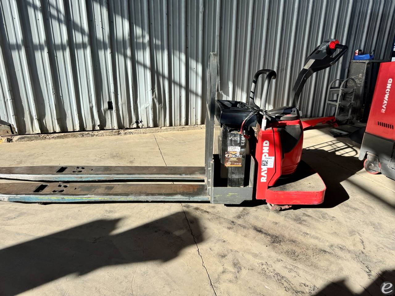 2015 Raymond 8410