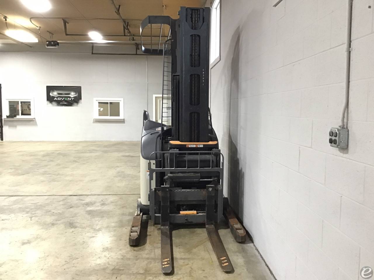 Crown Rmd Working 2016 Electric Crown RMD6025-32 Electric Narrow Aisle Double Reach