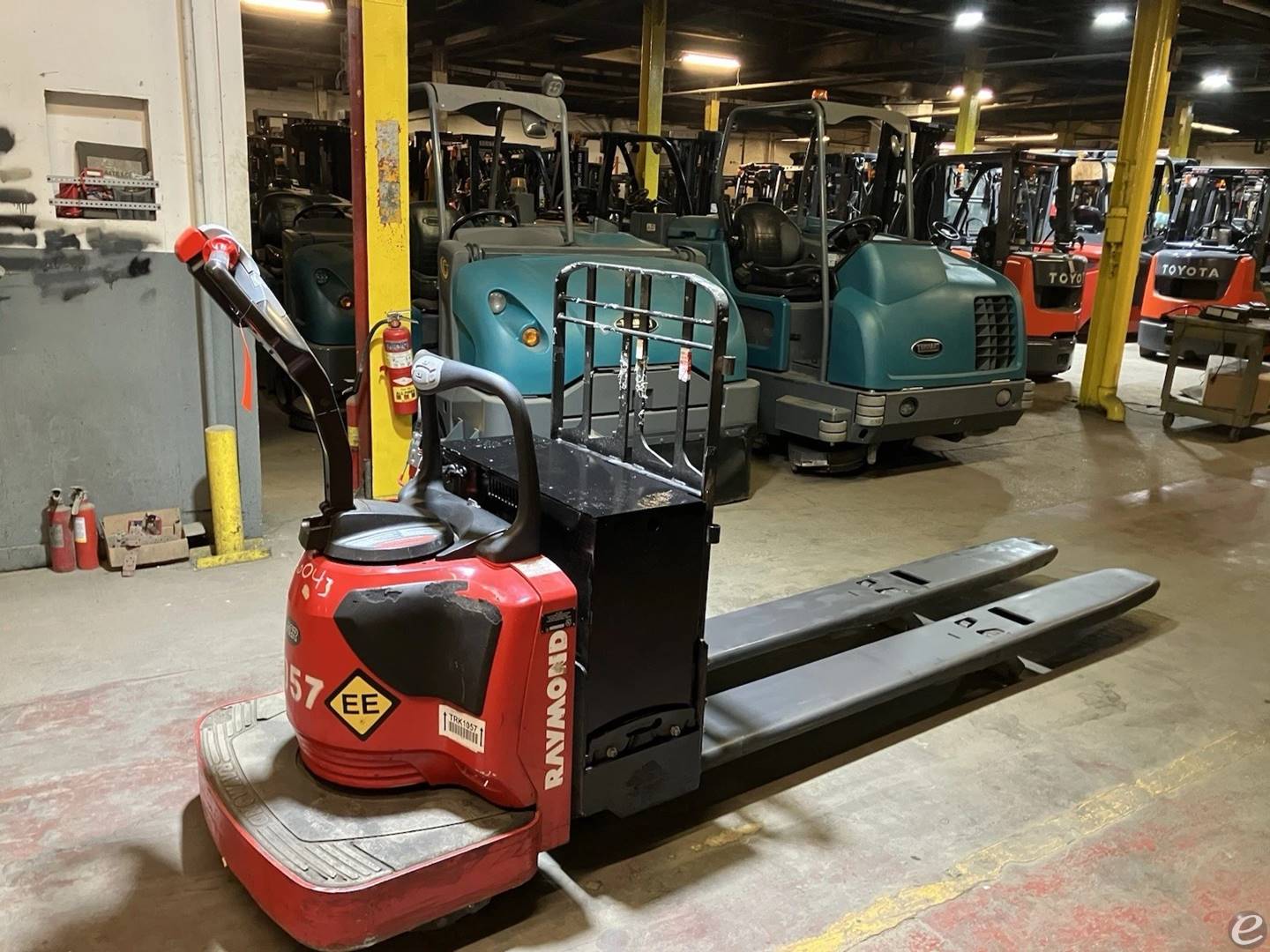 2014 Raymond 8410
