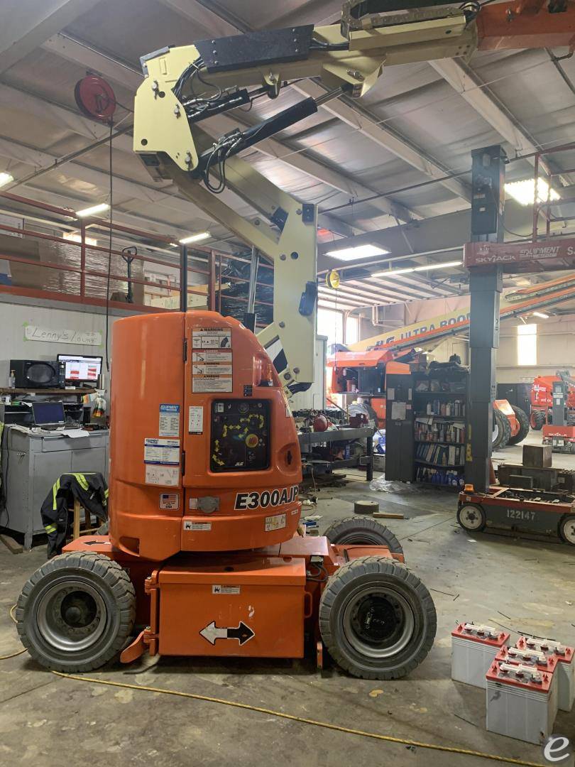 2015 JLG E300AJPN
