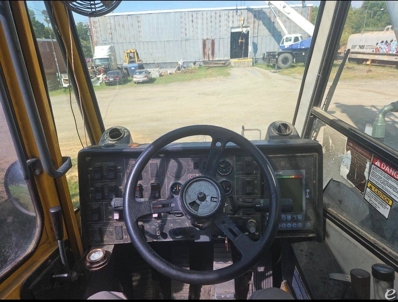 2007 Grove RT890E