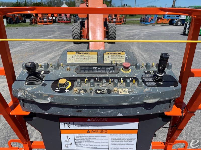 2013 JLG 1350SJP