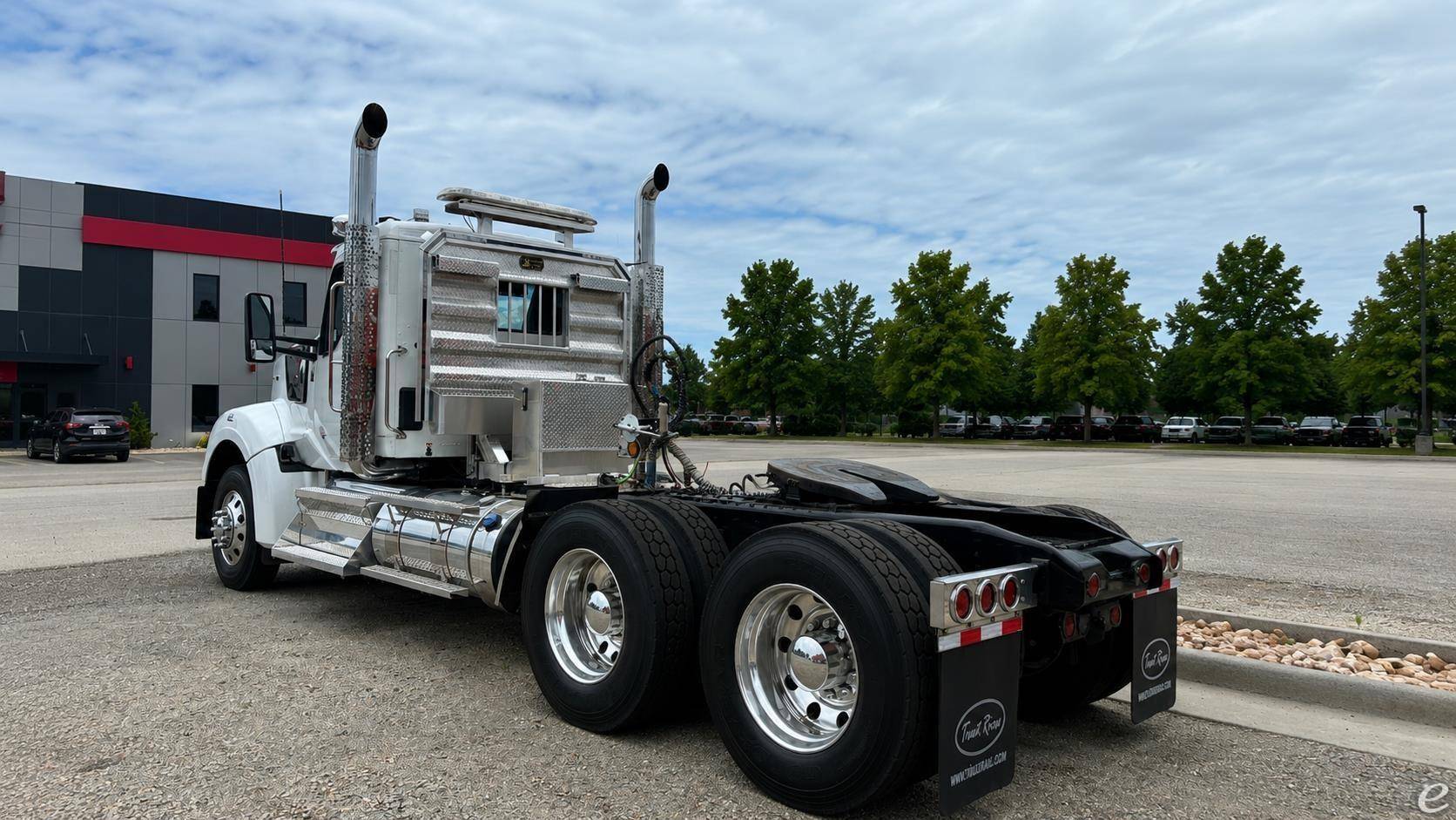 2025 Kenworth W990
