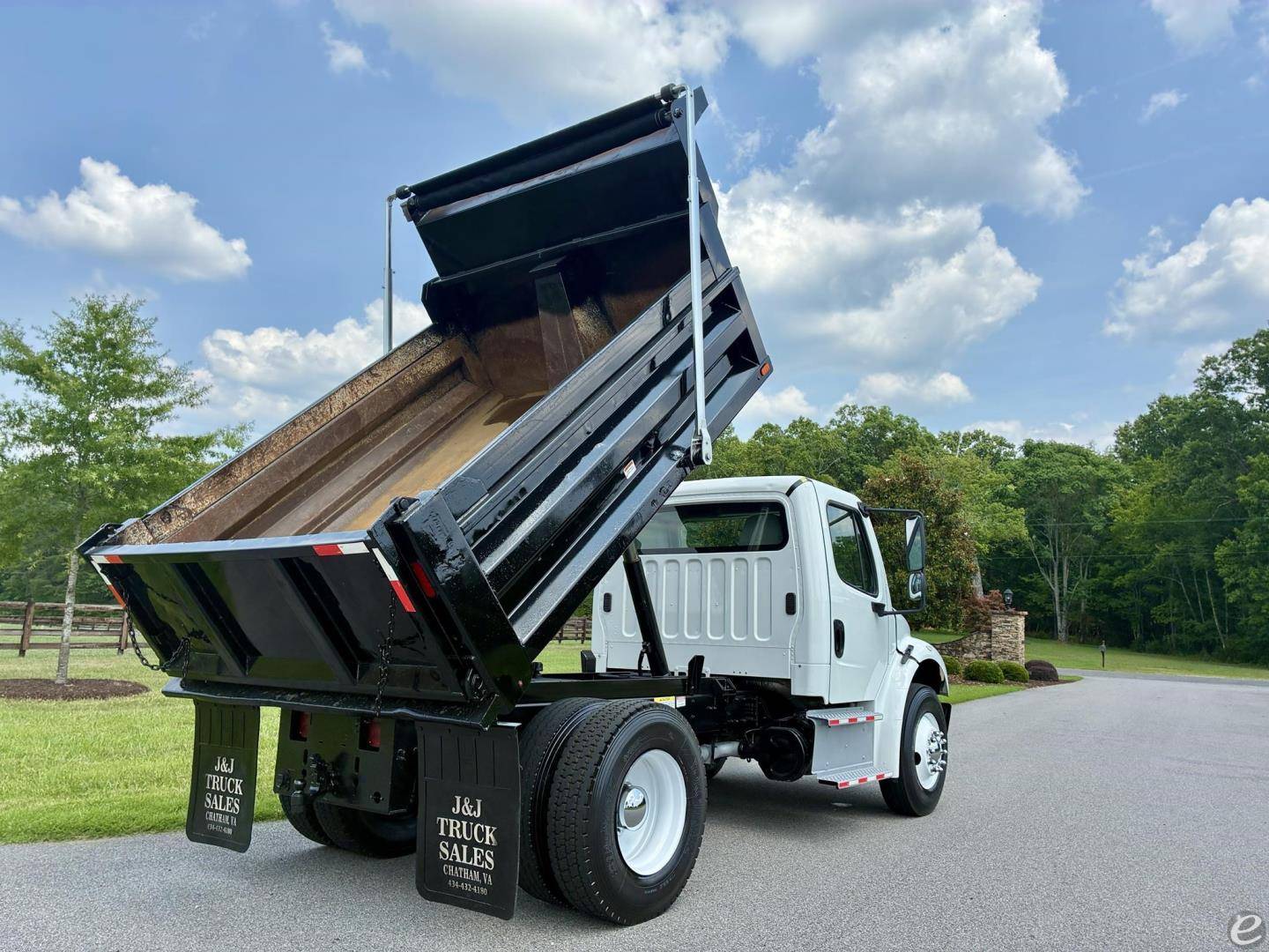 2019 Freightliner BUSINESS CLASS M2 106