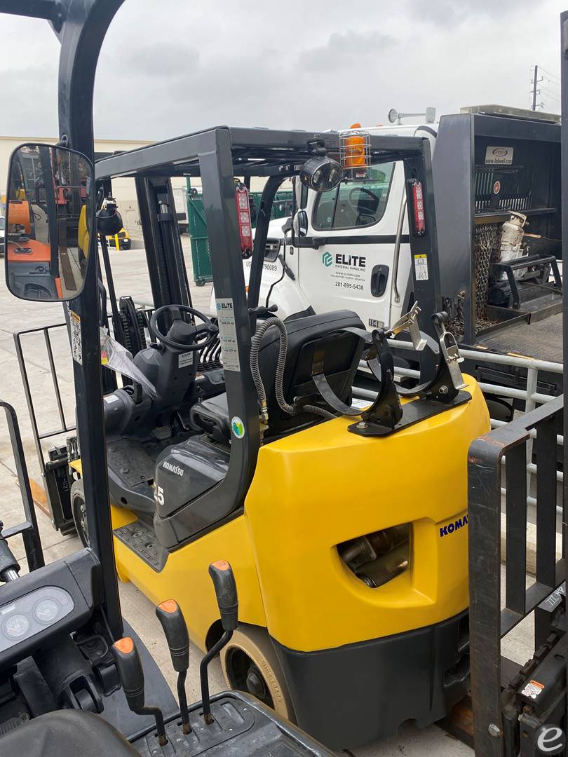 2017 Komatsu FG25ST-16