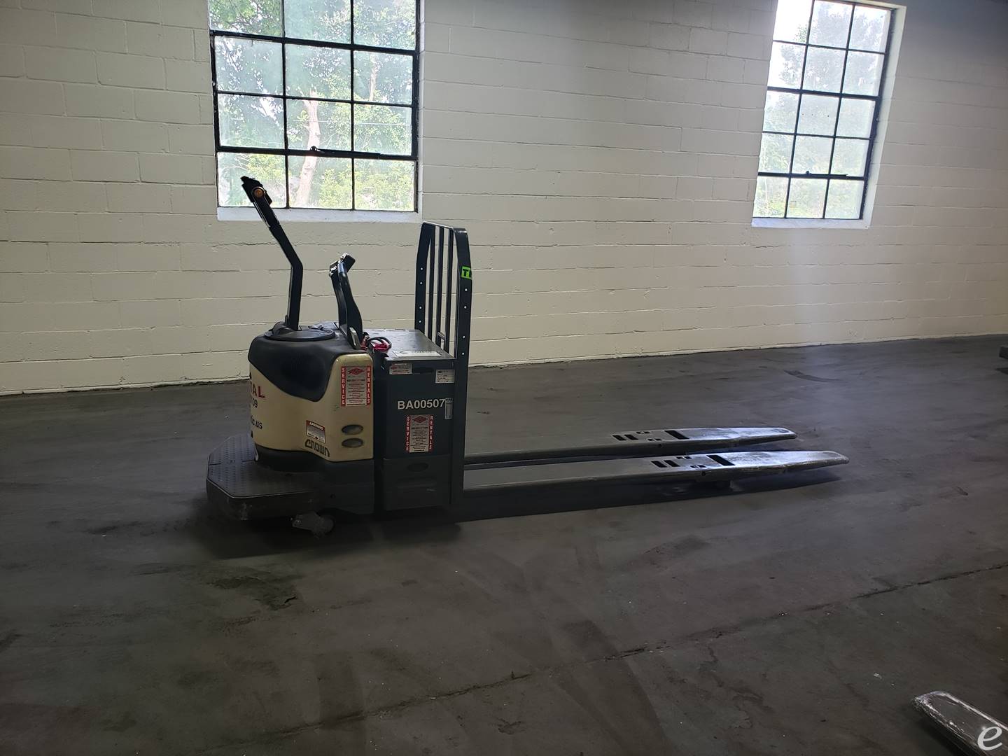 2005 Crown PE4000-60 Electric Forkl...