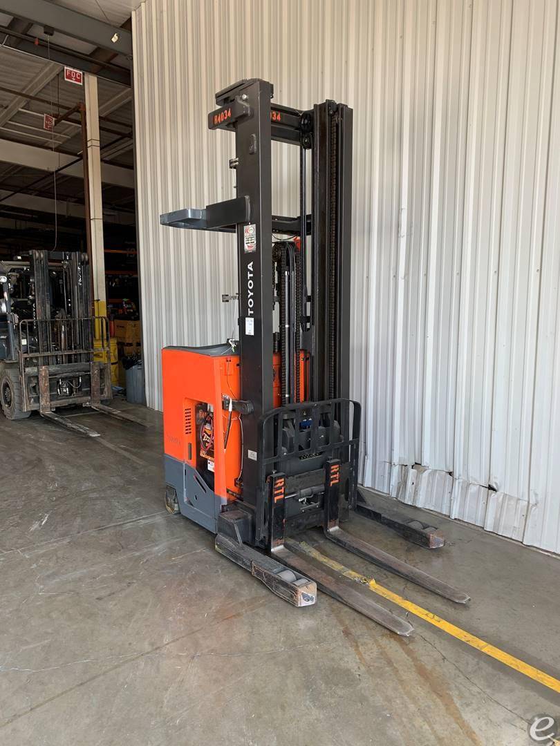 2015 Toyota 9BRU18 Electric Reach Truck - 123Forklift