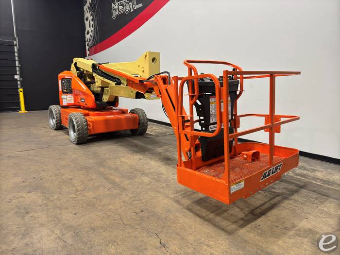 2013 JLG E450AJ
