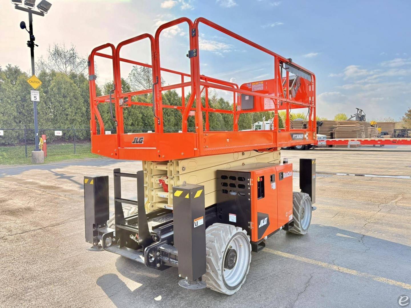 2025 JLG RT3369