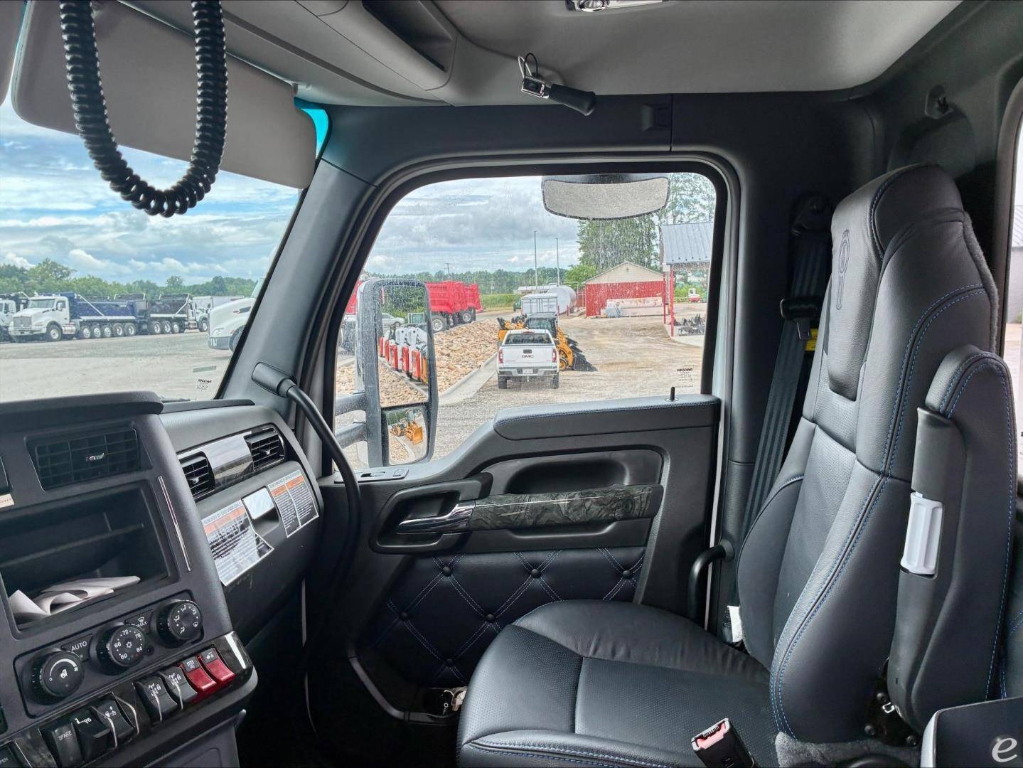 2025 Kenworth W990