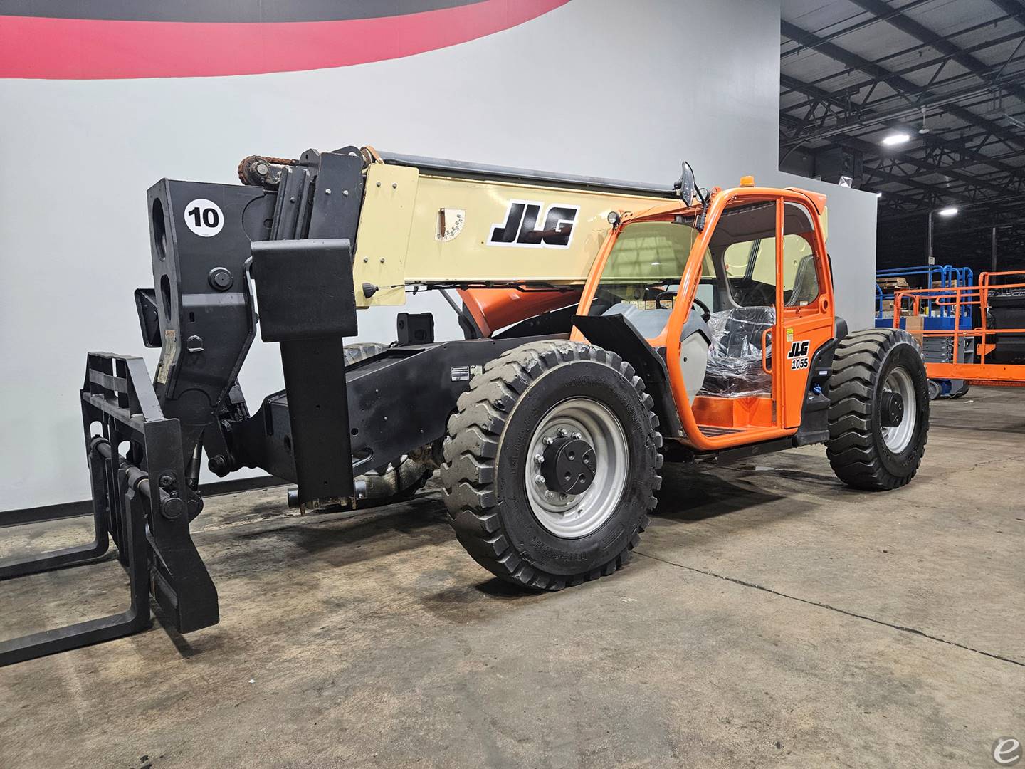 2018 JLG 1055