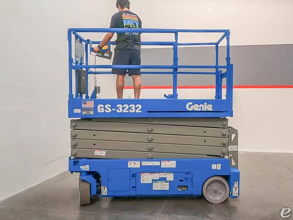 2007 Genie GS-3232