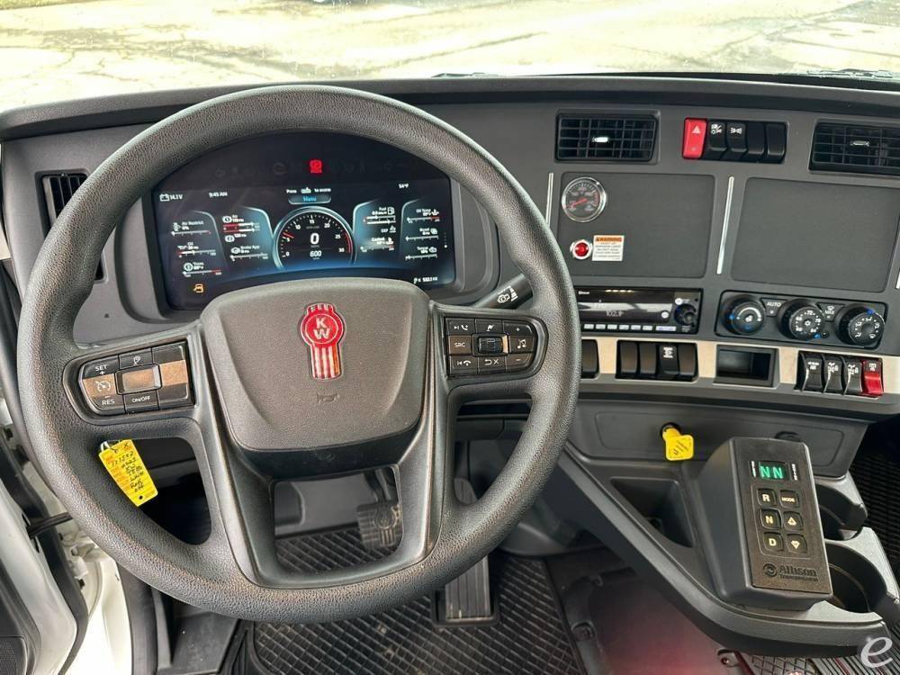 2025 Kenworth T880