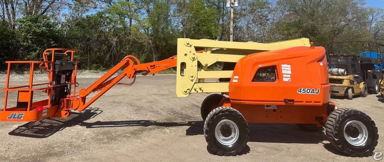 2017 JLG 450AJ