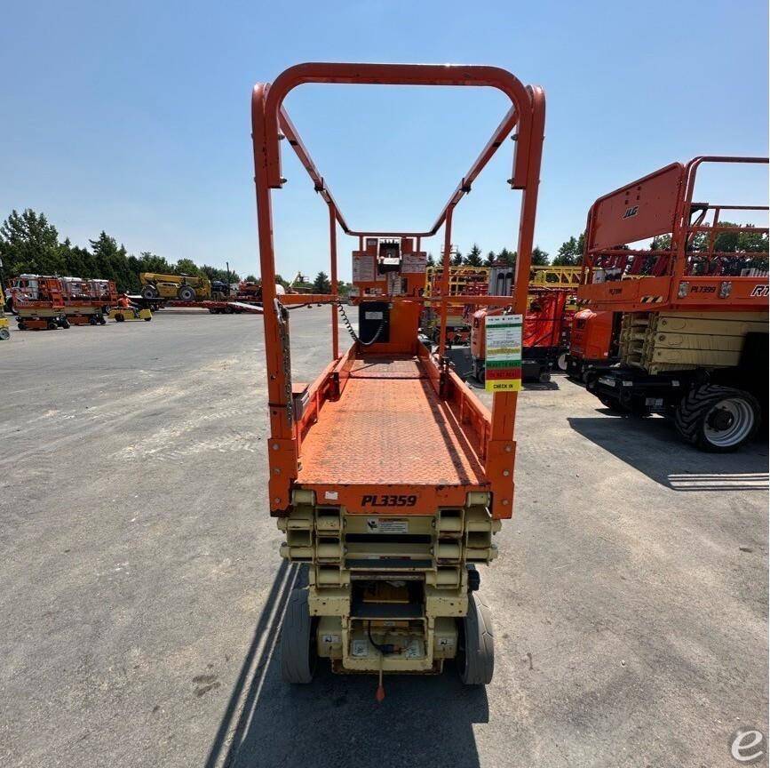 2017 JLG 1930ES