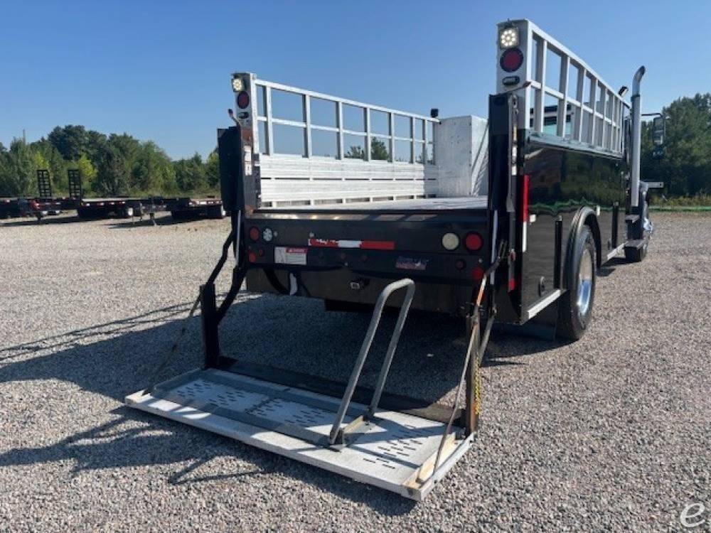 2017 Freightliner BUSINESS CLASS M2 106