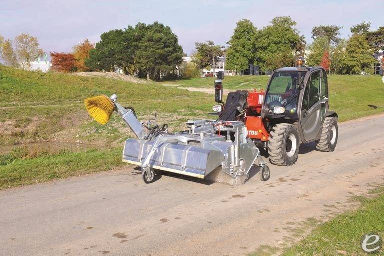 2025 Manitou 2 IN 1 SWEEPER