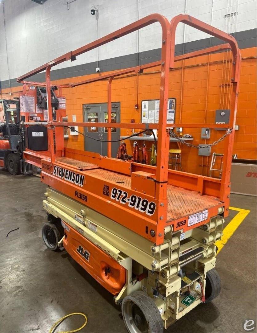 2017 JLG 1930ES