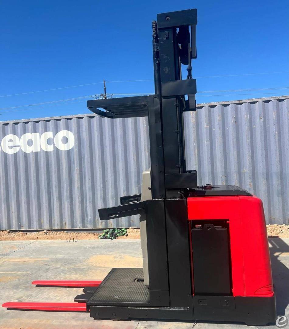 2011 Raymond 560OPC30TT Electric Order Picker - 123Forklift