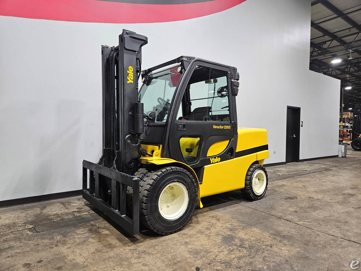 2017 Yale GDP120VX