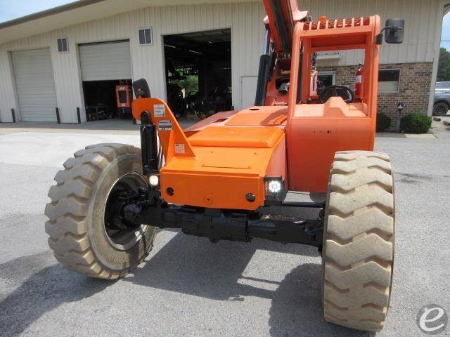 2017 JLG 8042