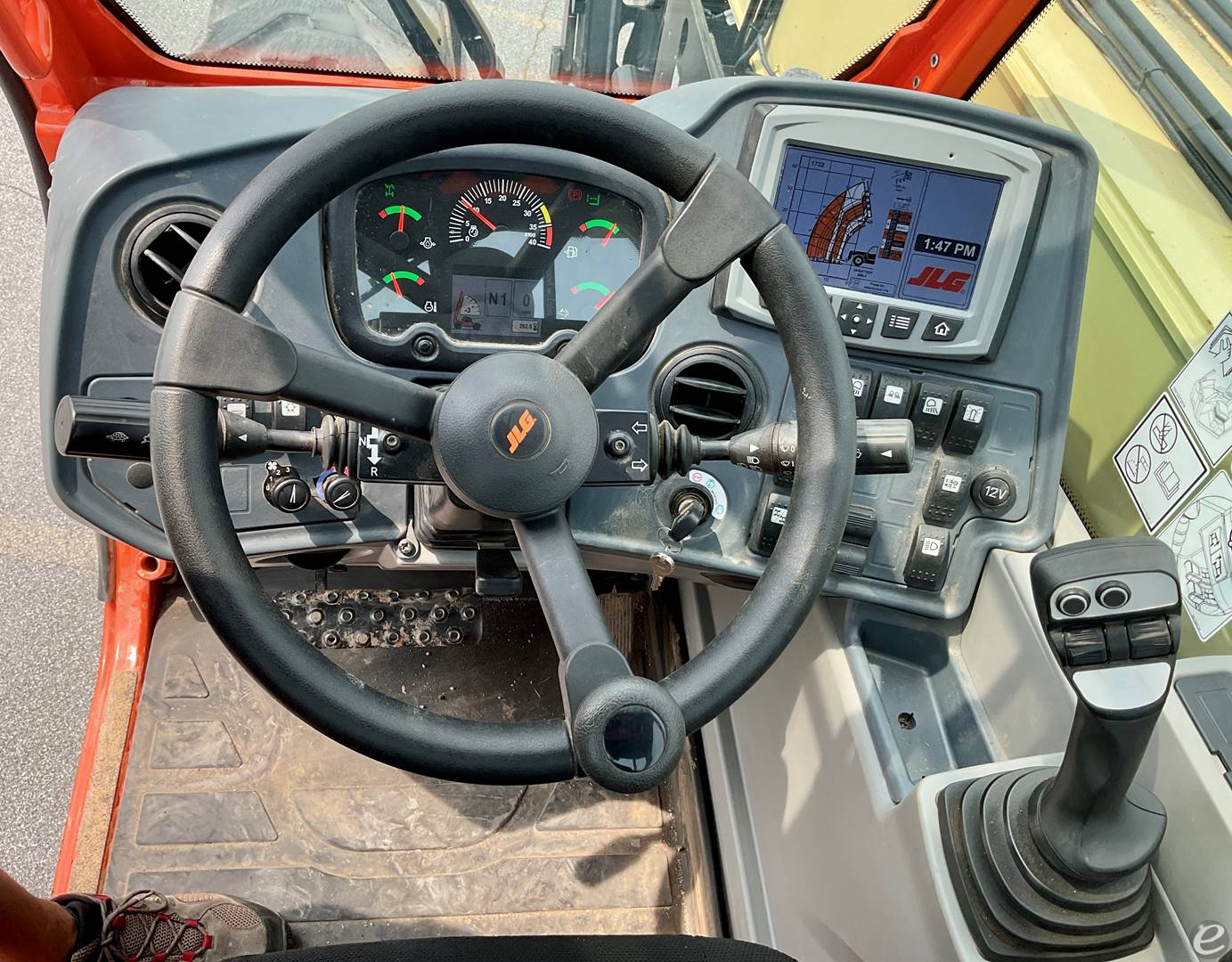 2025 JLG 1732