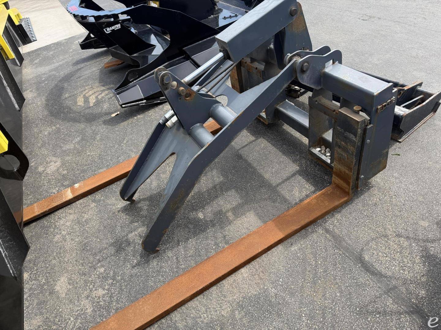 2019 Manitou PALLET FORK FRAME W/ GRAPPLE