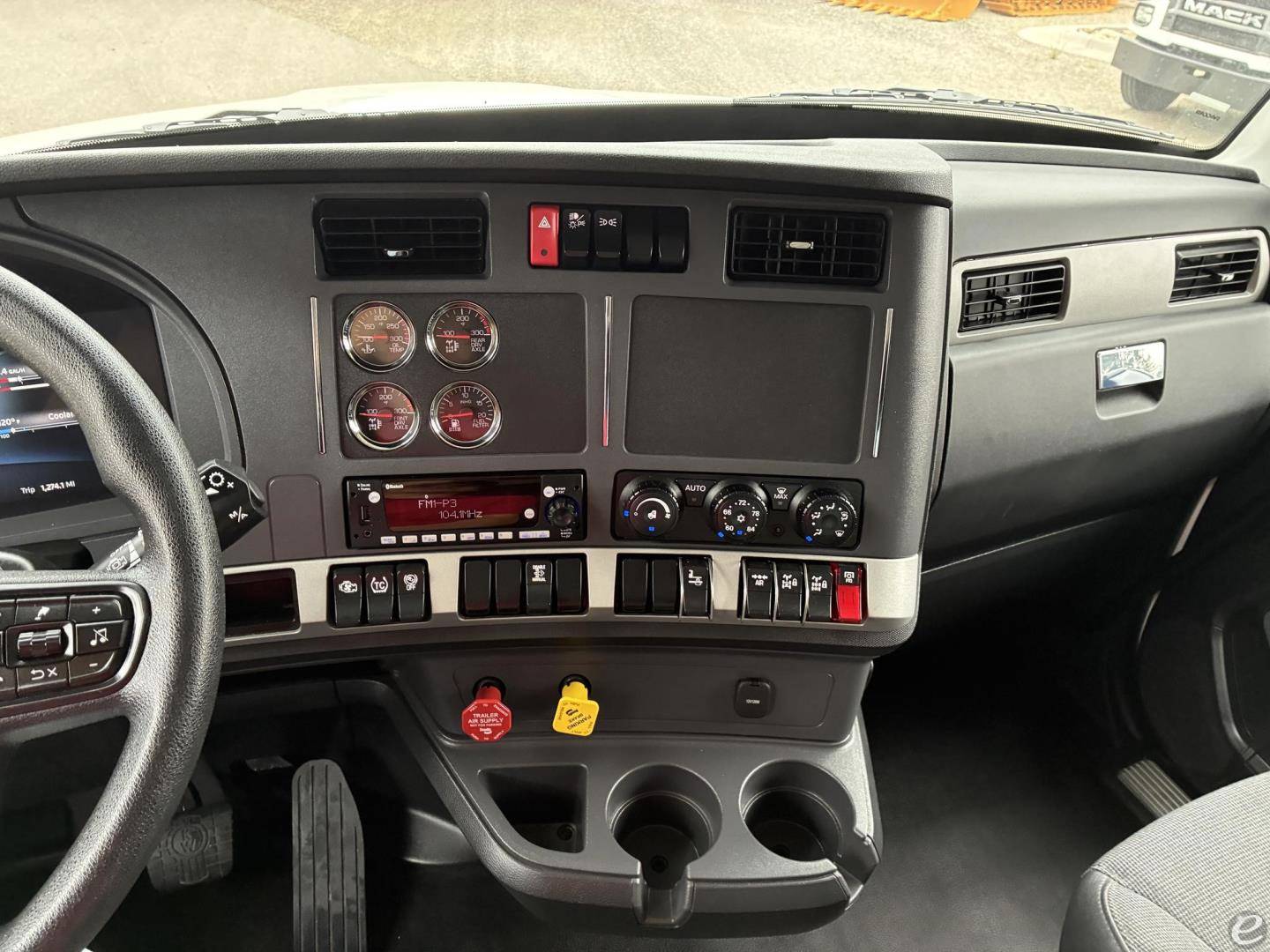 2025 Kenworth T880