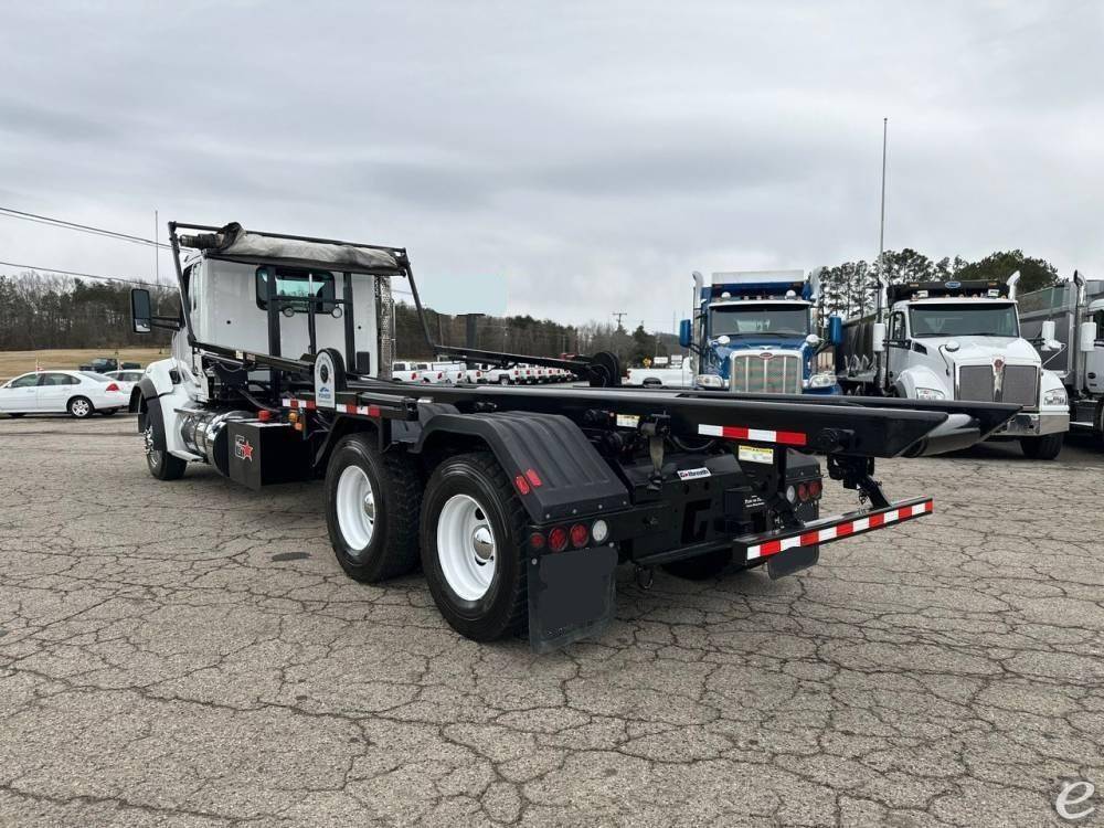 2025 Kenworth T880