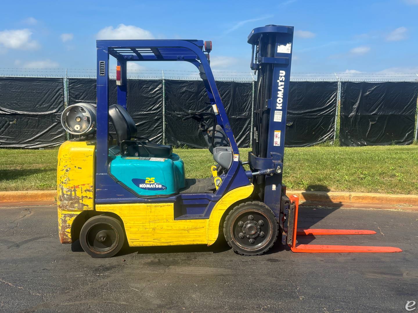 2001 Komatsu FG25SHT-12