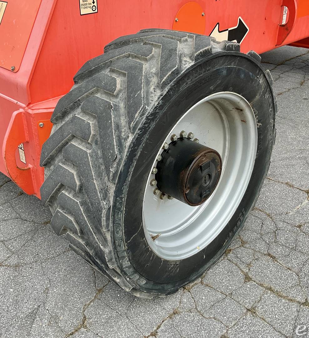 2013 JLG 1200SJP