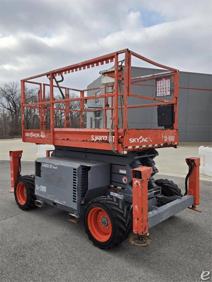 2015 Skyjack SJ6832RT Diesel Scissor Lift - 123Forklift