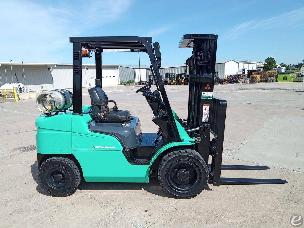 2015 Mitsubishi FG30N