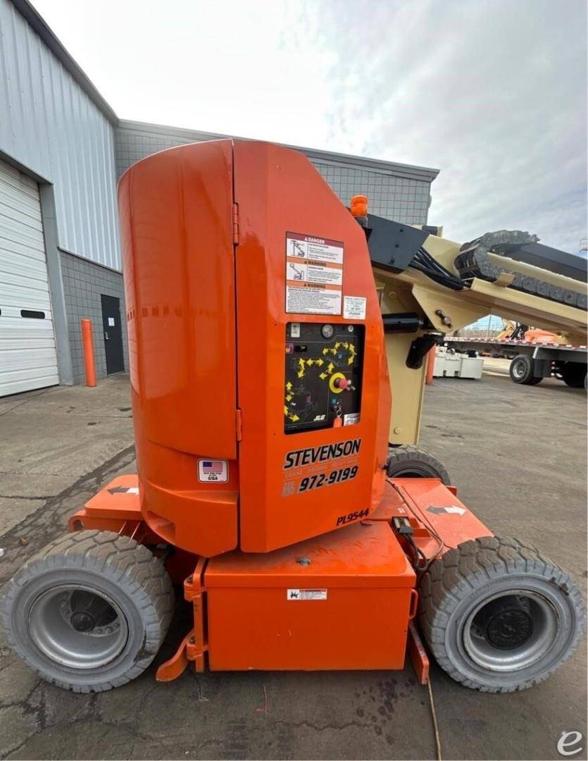 2015 JLG E300AJP