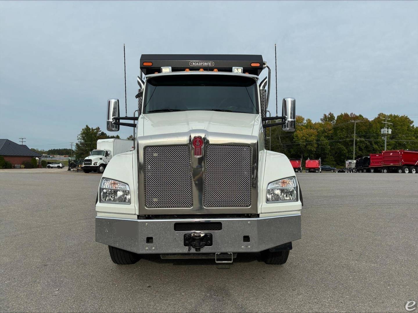 2025 Kenworth T880