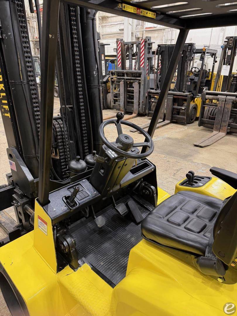 2011 Hoist Liftruck F220B