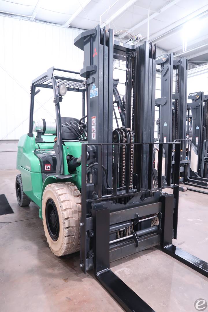 2013 Mitsubishi FG50CN
