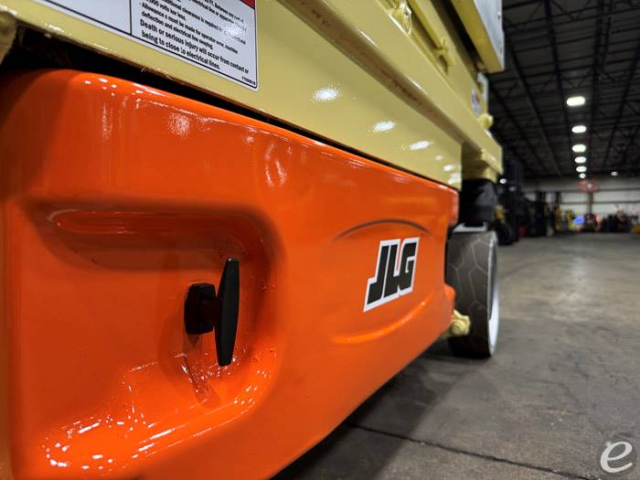 2014 JLG 2030ES