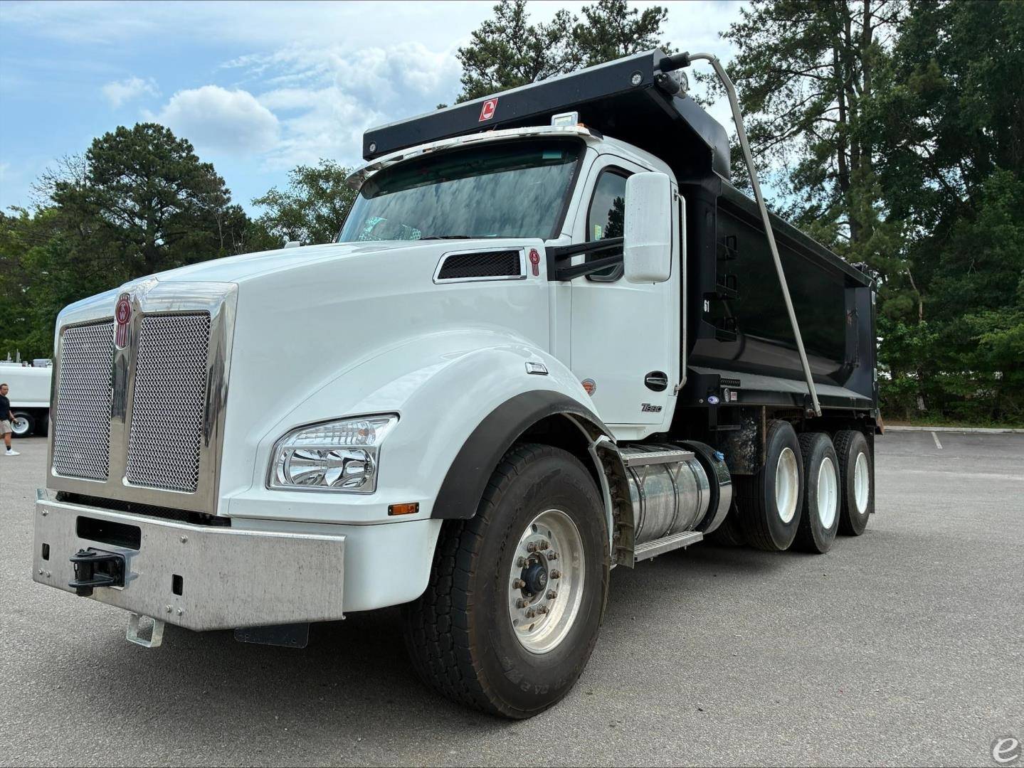 2025 Kenworth T880
