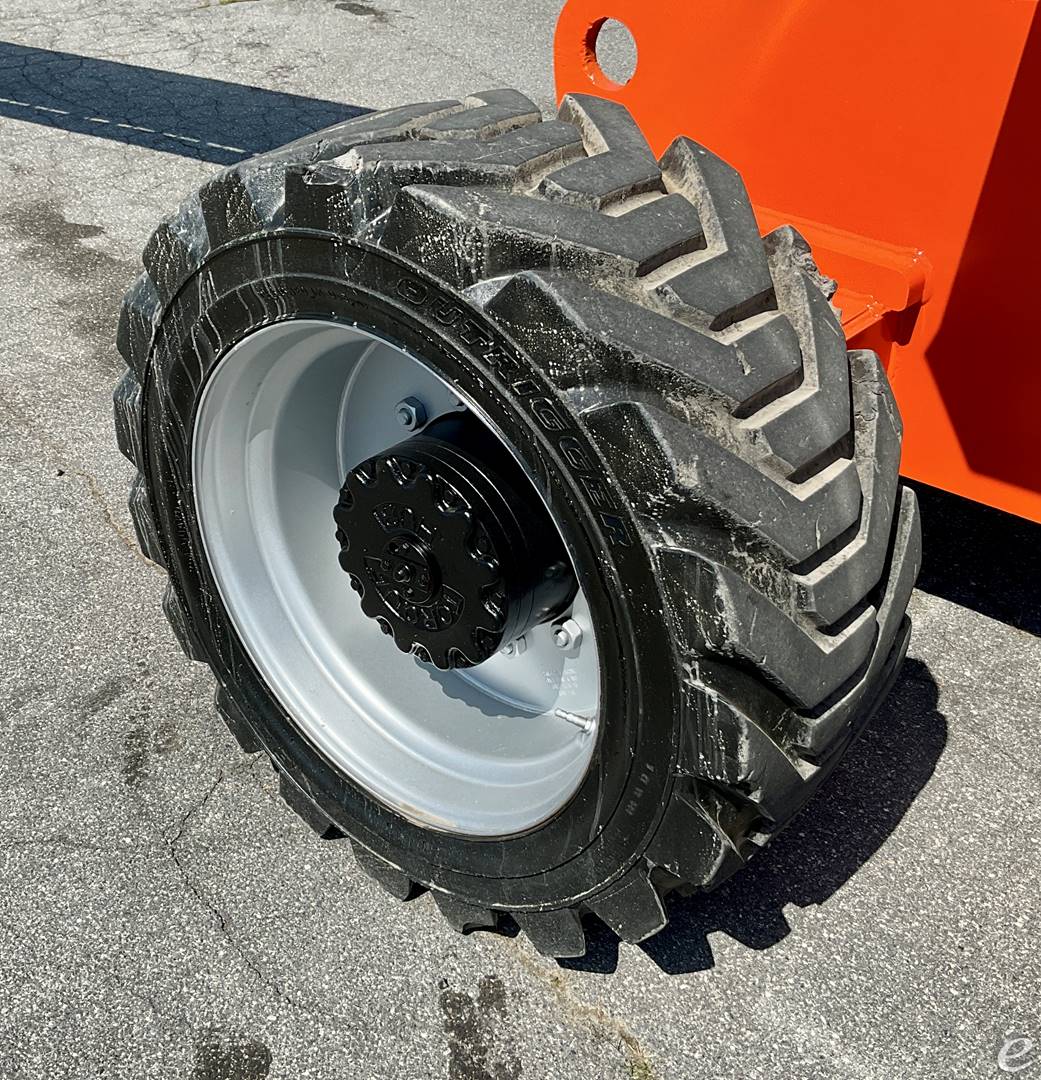 2017 JLG 800S