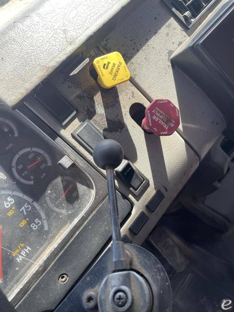 2001 Freightliner FL70