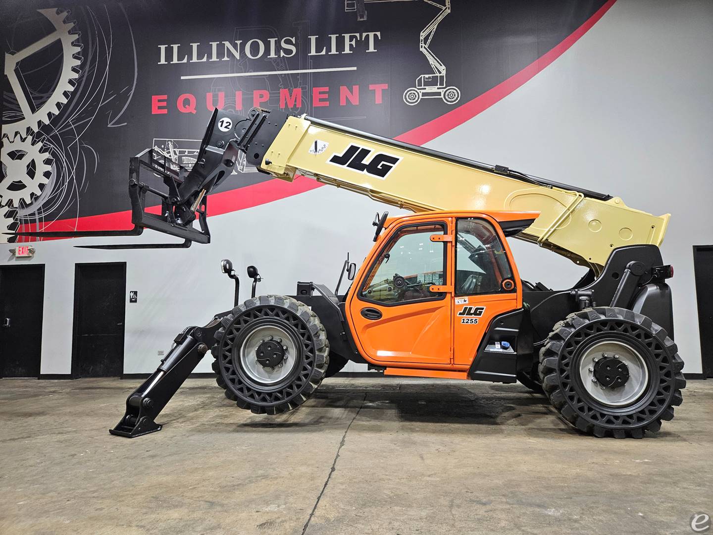 2017 JLG 1255